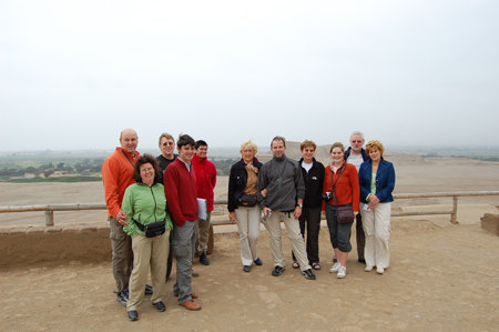 06 in groep voor de tempel